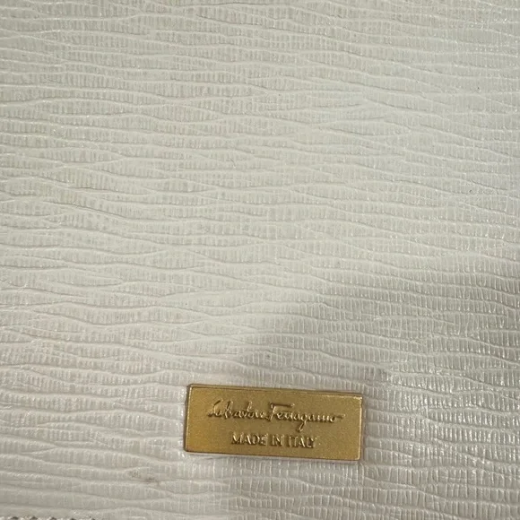 Salvatore Ferragamo Ivory Leather Cardholder – Made in Italy - Picture 3 of 6